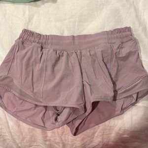 2.5in Lululemon hotty hot shorts in lavender